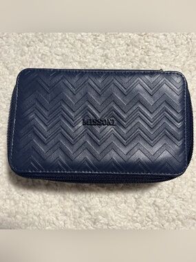 MISSONI Delta First Class Amenity Kit Blue Leather Zippered Case Empty